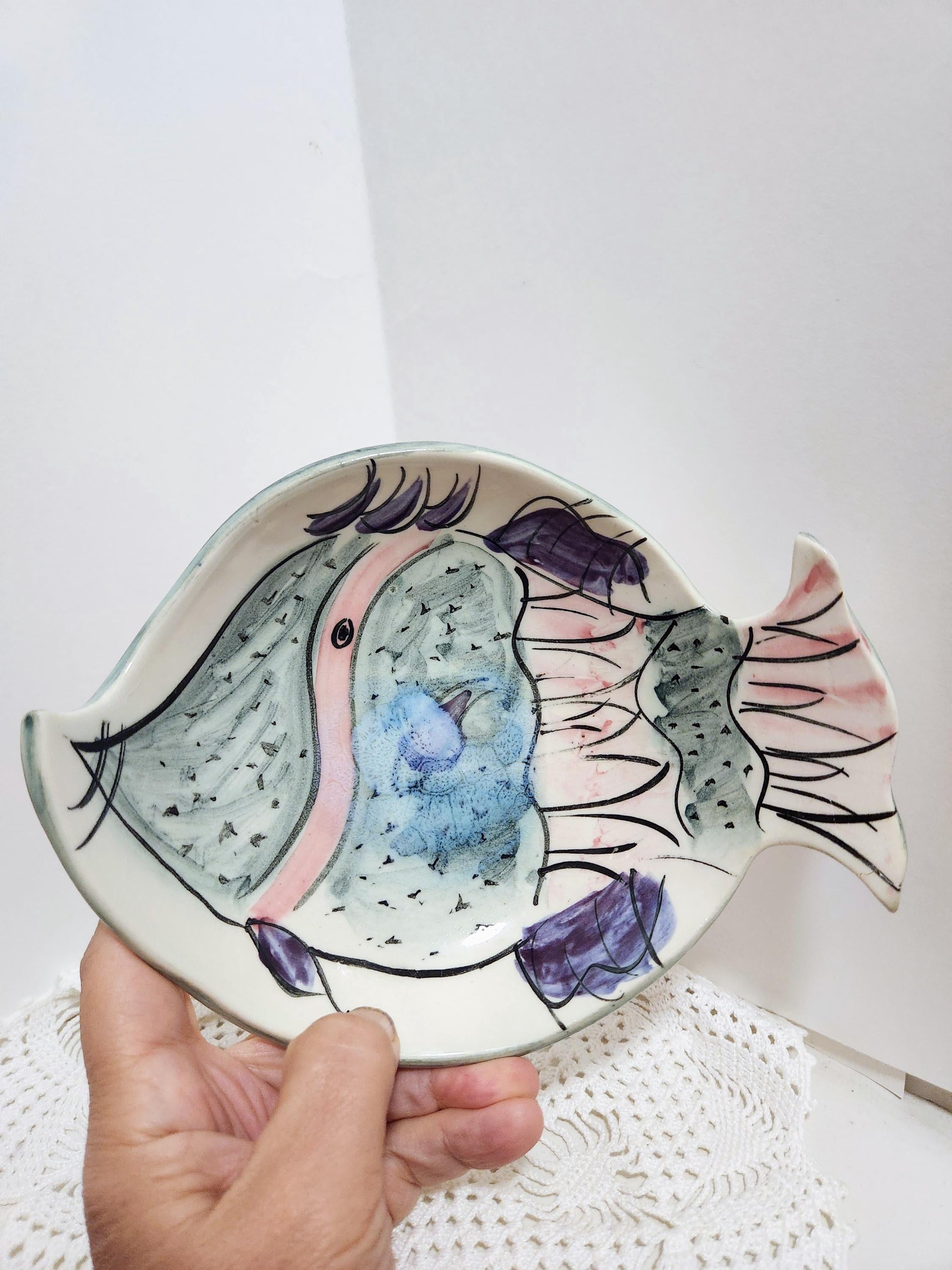 手描き陶器皿 魚と貝のデザイン ヴィンテージ手描き陶器魚皿：サイン入り陶器小物ボウル - Etsy 日本