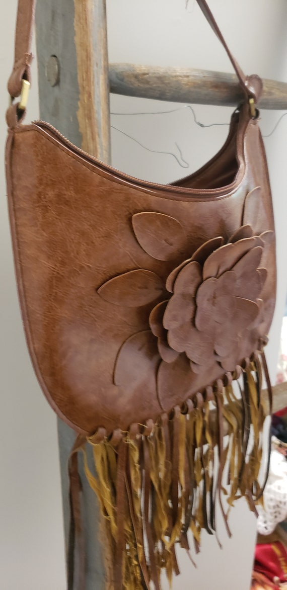 y2k leather one shoulder bag フリンジ Y2K Brown Faux Leather Fringe Shoulder Bag: Le Chateau Vegan Purse