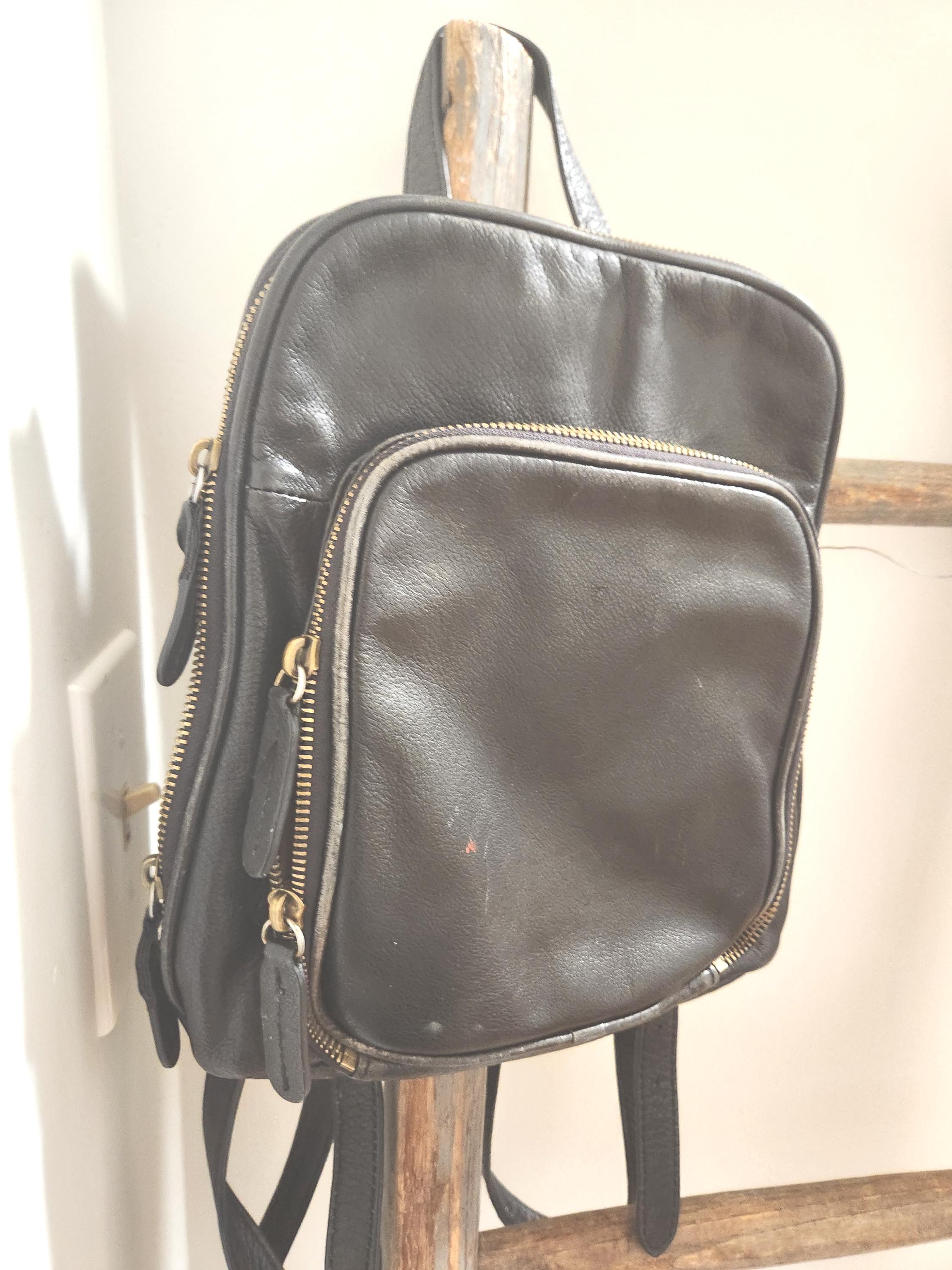 Vintage Margot Black Leather Knapsack: Small Designer  display picture 1