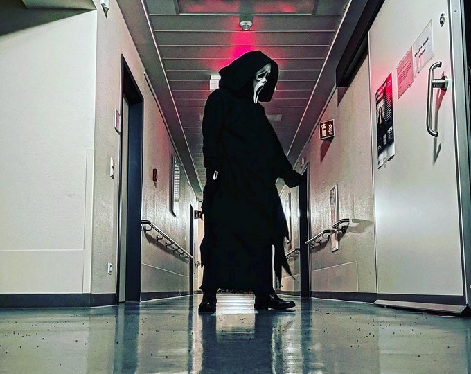 Scream 5 Hospital Robe - Etsy