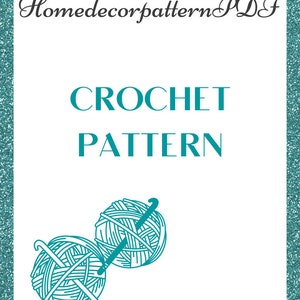 Puede incluir: Un PDF de patr&oacute;n de crochet azul turquesa con el texto "Homedecorpattern PDF" y "CROCHET PATTERN" sobre un fondo blanco. La imagen tambi&eacute;n incluye una ilustraci&oacute;n azul turquesa de dos ovillos de lana y un gancho de crochet.