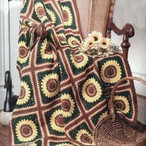Patrón de crochet para manta afgana con flores. Patrón de crochet vintage para manta cuadrada de abuela con girasoles. Tamaño: 47 x 65 pulgadas (116 x 161 cm) - Gráfico n.° C802*