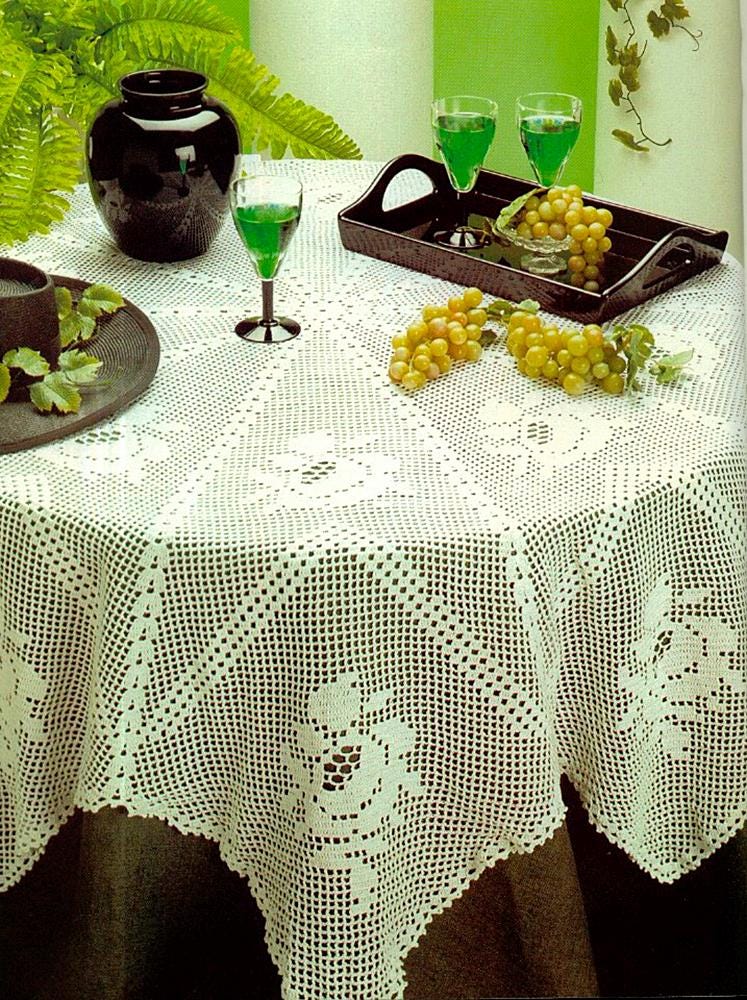 Vintage Filet Roses Round Tablecloth