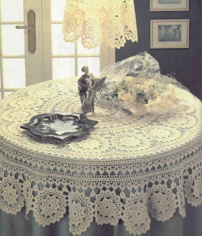 introuvable Jabot Vintage Dentelle, Crochets et Vieux Tissus