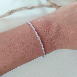 Blaues Chalcedon-Armband aus Naturstein, Lithotherapie, vergoldet