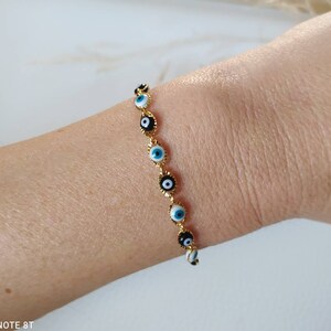 Adjustable black protective eye bracelet in gold plated and epoxy