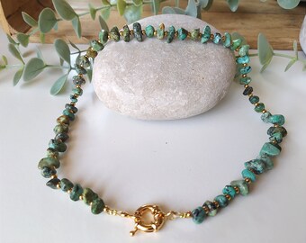 Afrikaanse turquoise choker ketting met vergulde boeisluiting