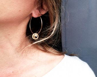 Creole earrings plated gold onyx medals