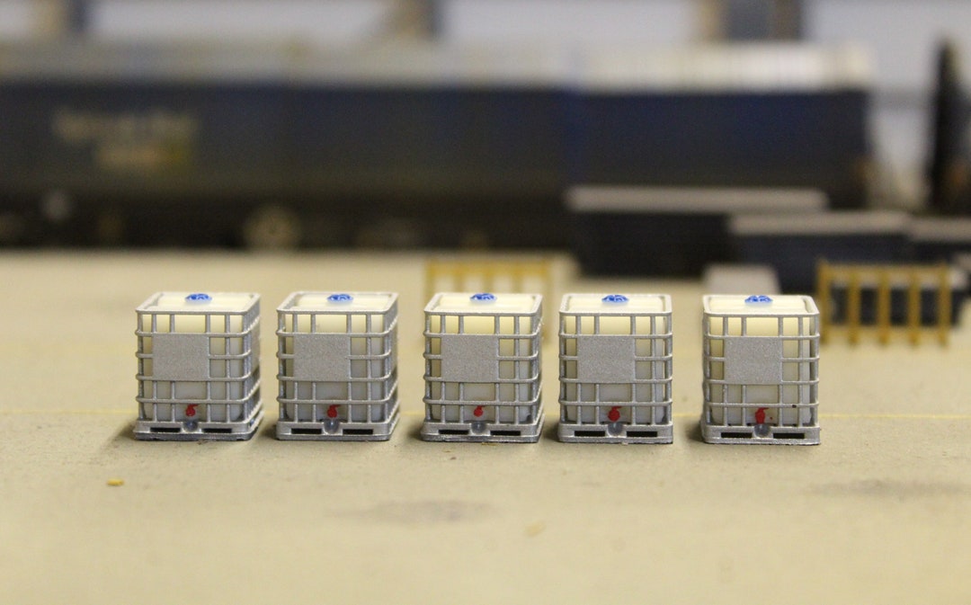 MODEL RUSTY BROWN MESH STILLAGE CONTAINERS - O GAUGE 1/43.5 - PACK OF 5 - Foto 3