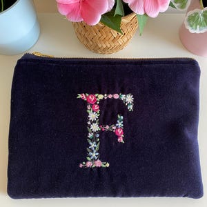 Bolsa de terciopelo bordada con la letra F, neceser, bolso de viaje, cartera, estuche para lápices, monedero, regalo para profesores, regalo de graduación, regalo para estudiantes.