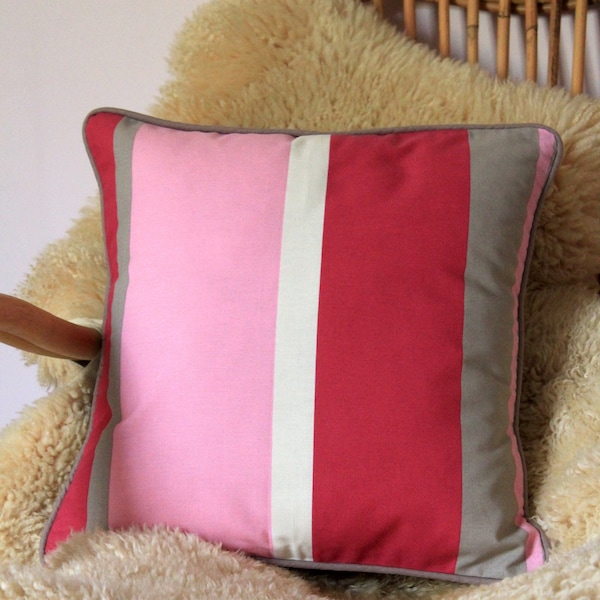 Coussin intemporel rose "Bayadere"