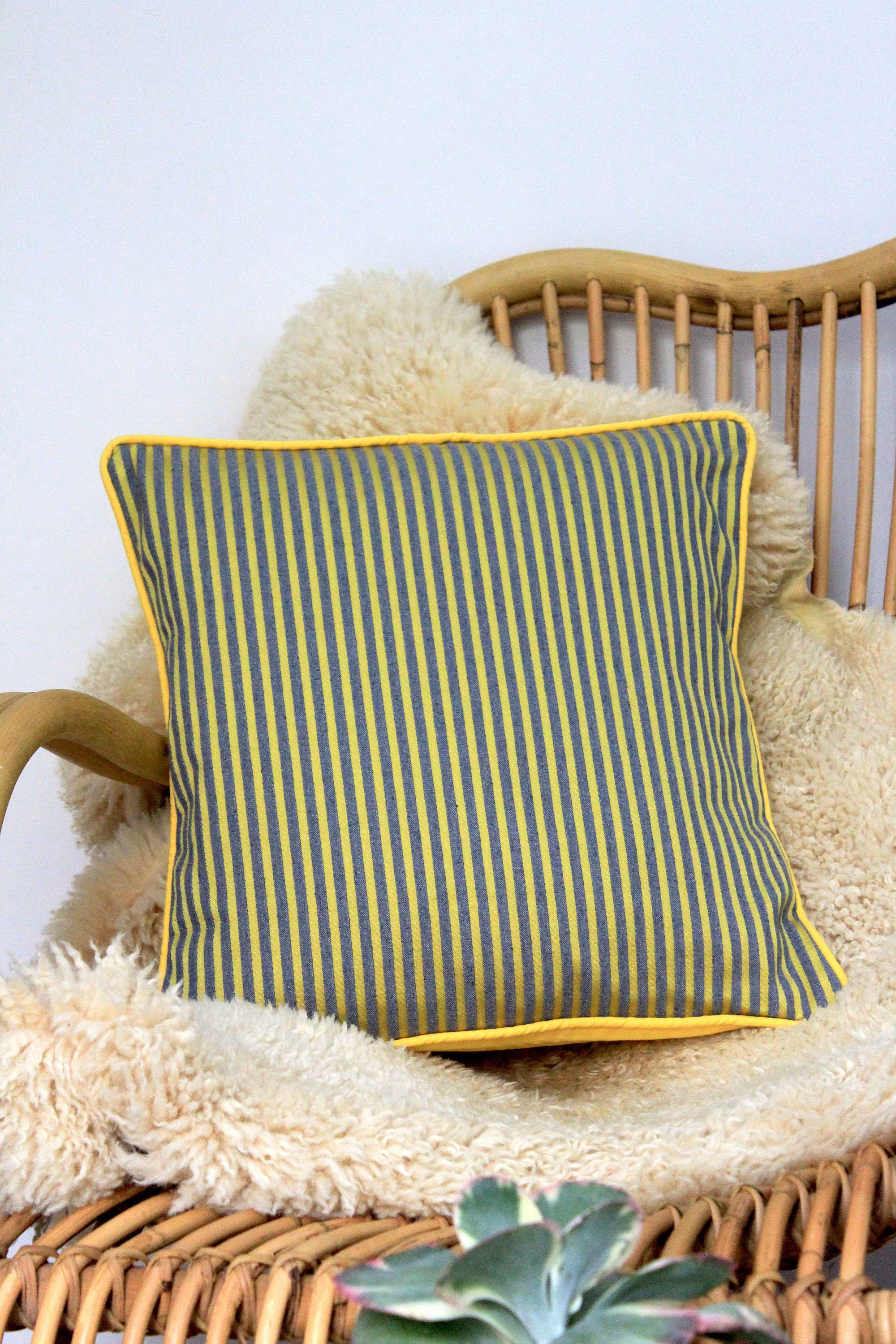 Coussin Intemporel Gris et Jaune Maya