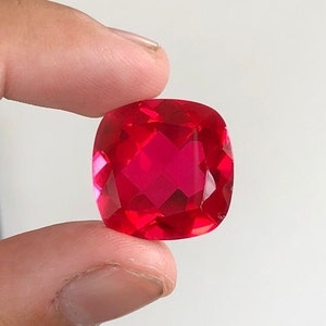 Prachtige robijnrode edelsteen duivenbloed, topkwaliteit robijn duifbloed, robijn doublet duivenbloed, robijn edelsteen duivenbloed edelsteen sieraden maken