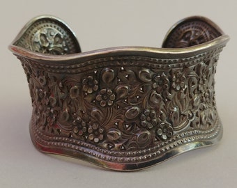 Vintage Sterling Silver Floral Cuff Bracelet, 925 Floral Relief Cuff Bracelet, Sterling Silver Cuff with Floral Design, Floral Repousse Cuff
