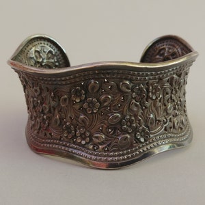 Vintage Sterling Silver Floral Cuff Bracelet, 925 Floral Relief Cuff Bracelet, Sterling Silver Cuff with Floral Design, Floral Repousse Cuff