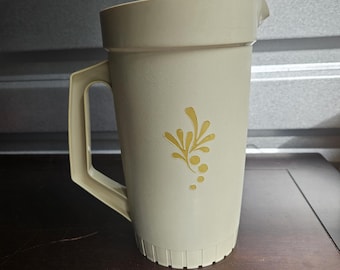 Jarra vintage Tupperware 800-11 color canela y amarillo con tapa hermética de 2 cuartos