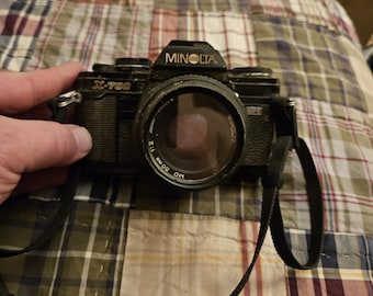 Cámara réflex de película Minolta X-700 de 35 mm con objetivo de 50 mm f/1.7, fabricada en Japón, sin probar.