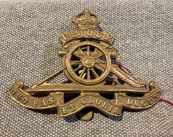 Antique Royal Artillery Cap Badge/Ubique Quo Fas Et Gloria Ducunt/British military Insignia