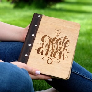 Pasta de madeira personalizada, diário de madeira personalizado, caderno de madeira e couro, pasta de argolas A5, diário recarregável, planejador de argolas, presente para colega de trabalho