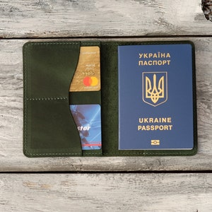 Leder Passport Cover, Slim Passport Inhaber, Benutzerdefinierte Reise Brieftasche, personalisierte Passport Sleeve, Wanderlust Geschenk, Passport id Kartenhalter