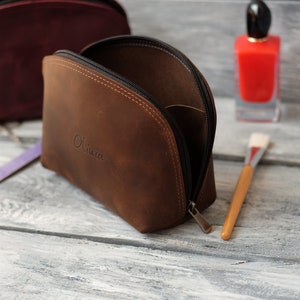 Beauty case in vera pelle, beauty case con nome personalizzato, borsa per il trucco in pelle per donna, piccola borsa da toilette, regalo per moglie o mamma