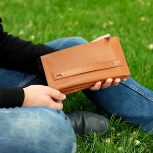 Cartera de cuero para teléfono para hombre o mujer, billetera larga personalizada, billetera delgada personalizada, bolso de mano con cremallera para iPhone, regalo para esposo o papá