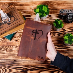 Personalisierte Leder Bibelhülle, Bibelhülle, Benutzerdefinierte Bibelhülle, Heilige Bibelhülle, religiöses Geschenk, katholische Geschenke, Geschenk für Pastor