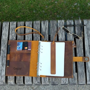 Carpeta de cuero A5, libreta portátil, diario recargable personalizado con pulsera, agenda de anillas A5 con marcapáginas, regalo para compañeros de trabajo