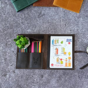 Aangepaste schetsboekomslag, notitieblokhouder kunstleraar, kunstenaarscadeau, gepersonaliseerde leren schetsboekhoes, cadeau voor schilder