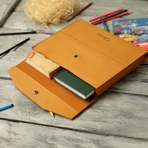 Carpeta de cuero A4 personalizada, portafolios de negocios personalizado con grabado, folio para documentos de cuero genuino, funda delgada para documentos, funda tipo libro