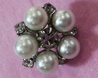 Pearl & Diamante button