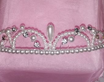 Pearl & diamante Tiara (LM237)