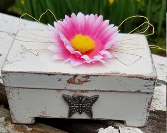 Treasure box, Shabby chic keepsake box - Rustic distressed storage - Distressed box - Antiqued home decor, Decorated Box, Upcycled, OOAK