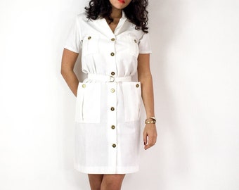 70s/80s vintage white shirtdress with matching belt, gold-toned buttons and two large pockets.