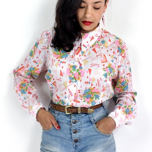 Jaren &#39;70 vintage retro print shirt. Iets pure stof en puntige kraag. Geboeide mouwen.