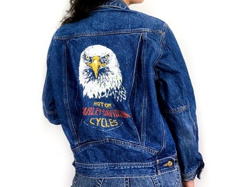 80s vintage customized "Harley Davidson" denim jacket. 100% cotton. Faded Harley Davidson Cycles logo and eagle at the back.