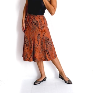 80s/early 90s vintage high waist skirt. Brown and black leopard print fabric. Entirely lined. Super comfortable.