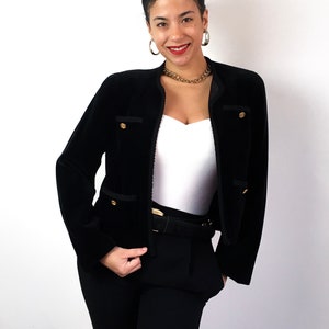 RARE vintage black velvet blazer. CAROLINE ROHMER, made in France. High quality. Gold buttons, gorgeous details, four pockets. Sizes S to L.