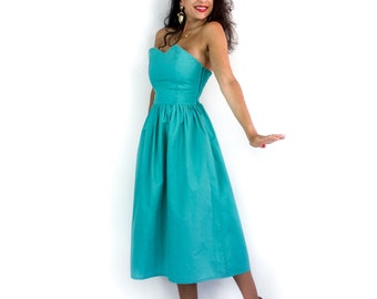 80s vintage strapless bustier turquoise dress. Wired bodice with a sweetheart neckline. Perfect for a prom or birthday!