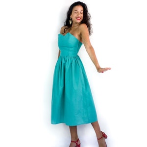 80s vintage strapless bustier turquoise dress. Wired bodice with a sweetheart neckline. Perfect for a prom or birthday!