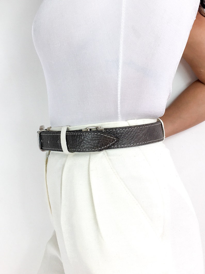 Ceinture vintage noir en cuir avec œillets métalliques, t.80 (Gebraucht