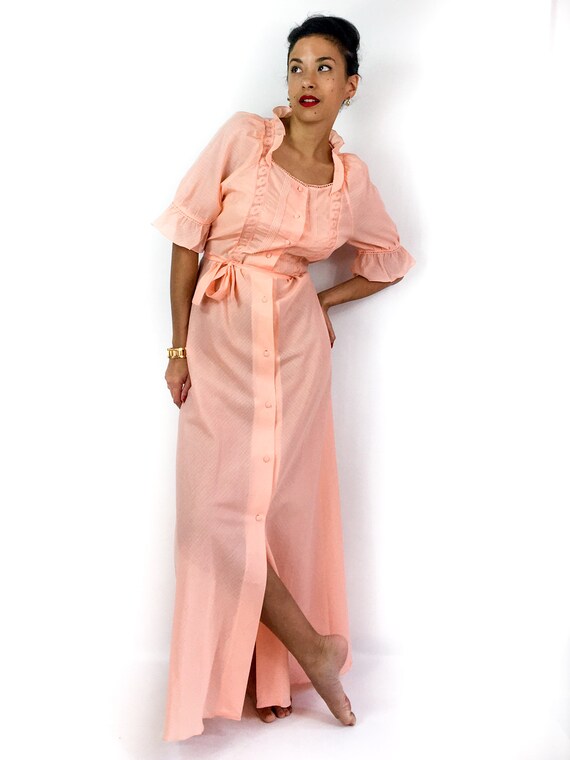 Early 80s vintage night-robe. Thin, slightly sheer pe… - Gem