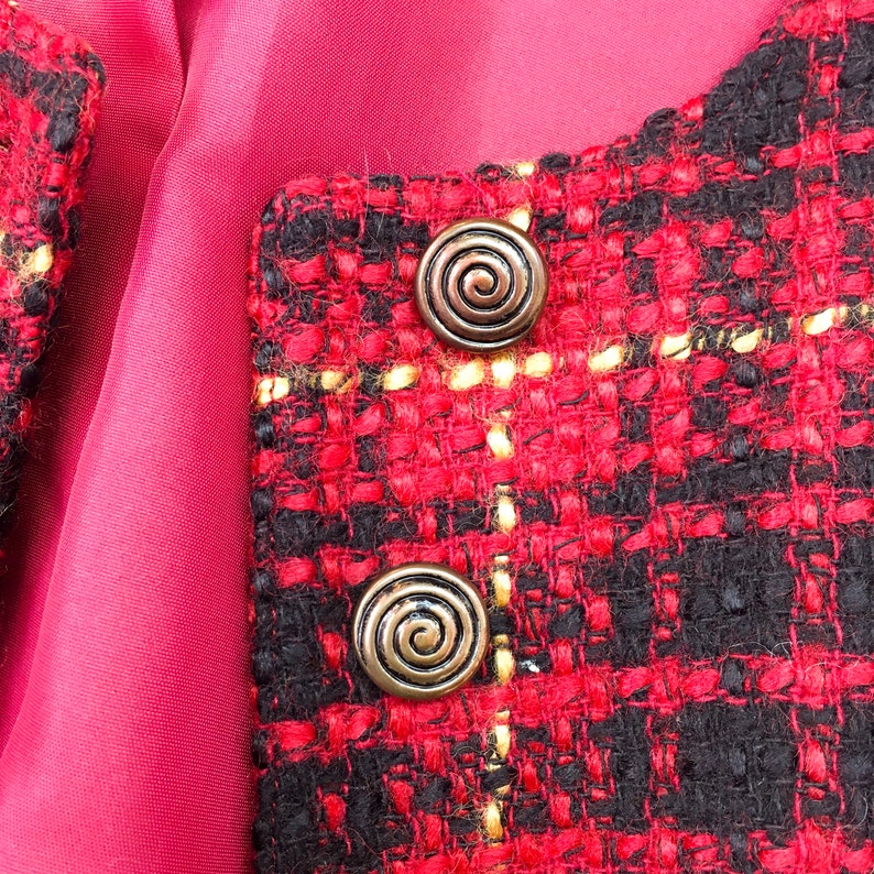 Best sizes S to M. Pencil skirt and blazer Cool buttons 80s-90s vintage Super cool vintage tartan skirt suit Deep and bold red hews