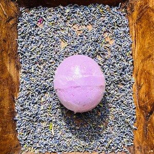 Lavender Bath Bomb| Natural Bath Bomb| Bath Fizzy| Relaxation| Luxurious Bath Experience| Freshly Handmade Bath Bomb| Aromatherapy
