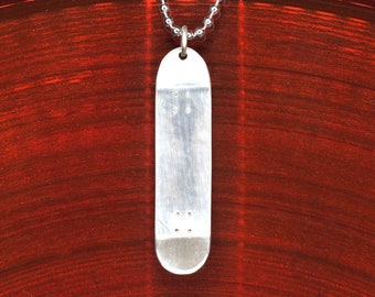 Colgante de tabla de skate en plata de ley, joyería de skate, regalo de skater, regalo de skater, regalo de skate