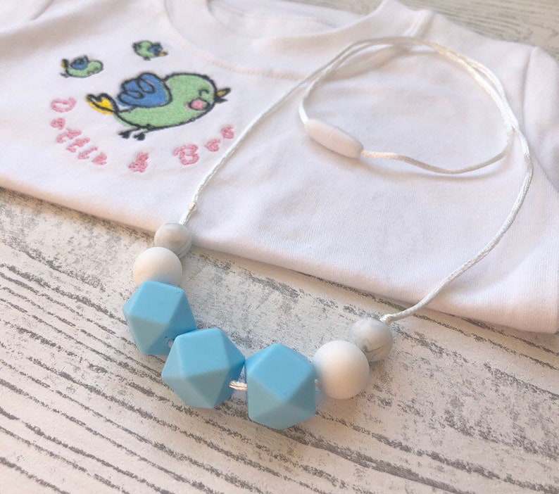 necklace for baby to play with while nursing