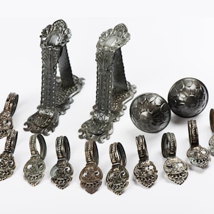 Vintage French curtain pole set with 10 decorative ring clips