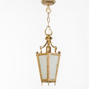 Kleine sechseckige Messinglaterne mit Milchglasscheiben Vintage restaurierte Arbeitslampe aus Spanien