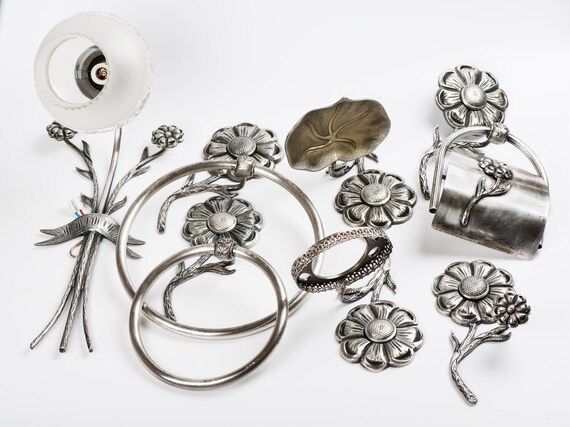 Lot De 39 Accessoires De Quincaillerie Salle De Bain Vintage DONNER - États-Unis