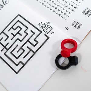 Kit de actividades personalizado para bodas infantiles: Libro para colorear y crayones con forma de anillo imagen 2